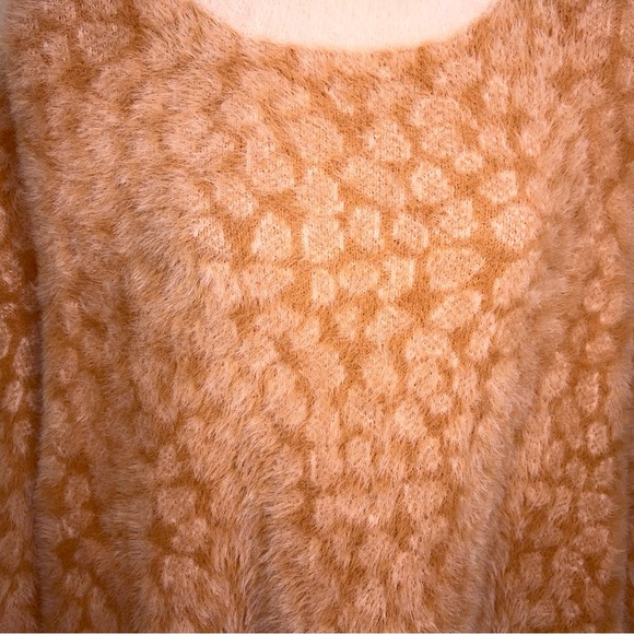 Large Listacle Peach Salmon Animal Print Fuzzy Knit Sweater Long Sleeve Soft - Picture 9 of 13
